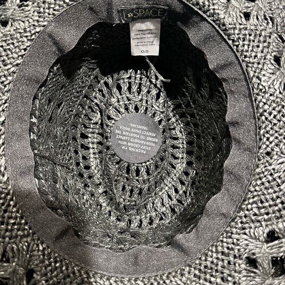 L*Space Jet Setter Beach Hat in Black - Picture 2 of 5